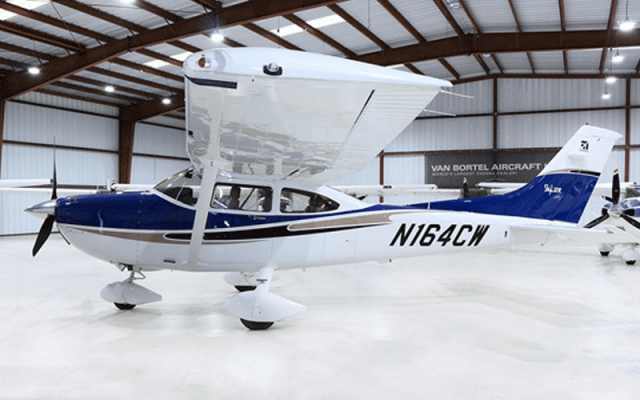 2004 Cessna 182 T Cessna - Aircraft Piston