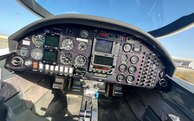 AQUILA A-210 2XG5 GTN650 AQUILA - Aircraft Piston