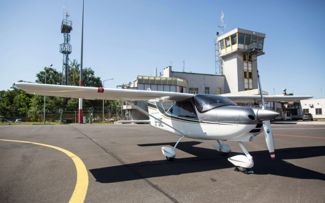 Want to be a pilot? Contact us!  - Schools & Jobs Schools