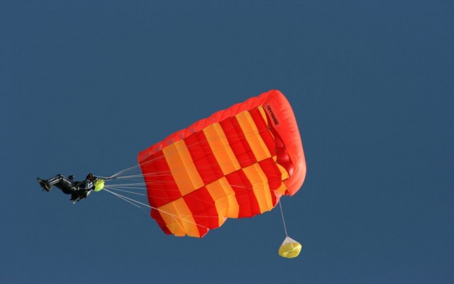 Commodore Skylark - Skydiving Canopies