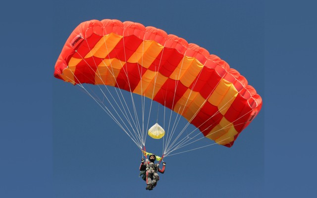 Commodore Skylark - Skydiving Canopies