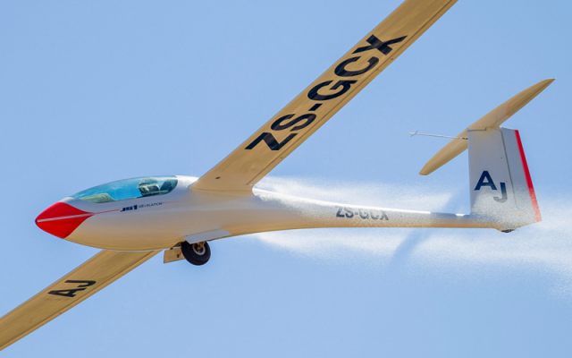 The JS1 Revelation. 18m/21m flapped sailplane Jonker Sailplanes - Gliders Piston