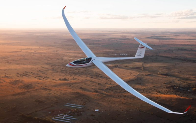 The JS2 Revenant. 18m/21m flapped self-launcher Jonker Sailplanes - Gliders Piston