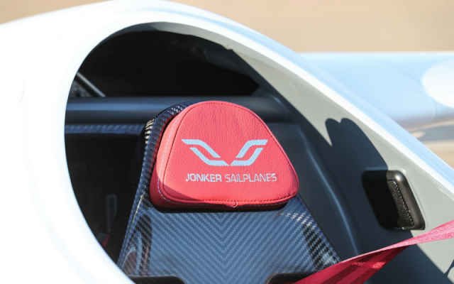 The JS3 Rapture. 15/18m Single seater Jonker Sailplanes - Gliders Piston