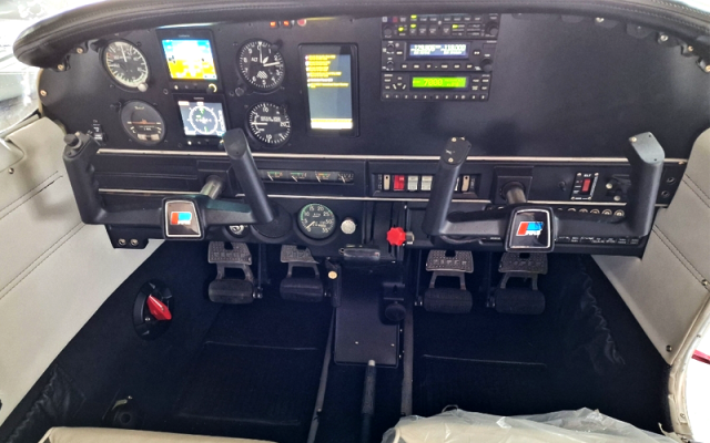 Piper Pa 28 Warrior Totaltime only 1290 hours! Engine fresh Piper - Aircraft Piston