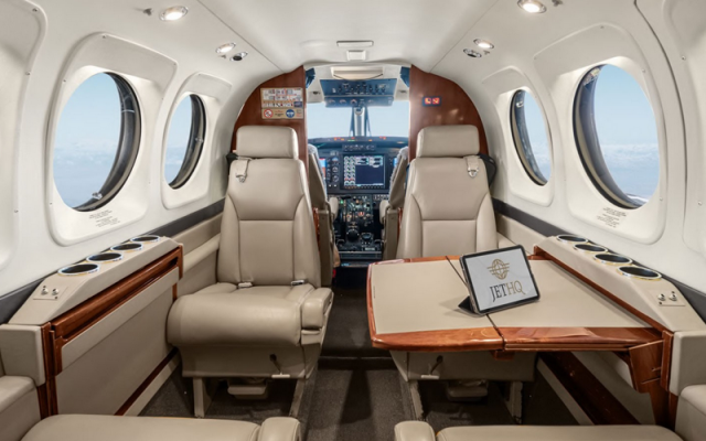 2000 Beechcraft King Air C90B for sale, France Beechcraft - Aircraft Turboprop