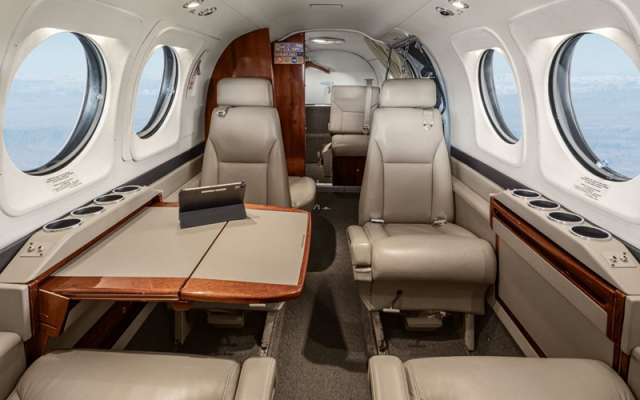 2000 Beechcraft King Air C90B for sale, France Beechcraft - Aircraft Turboprop