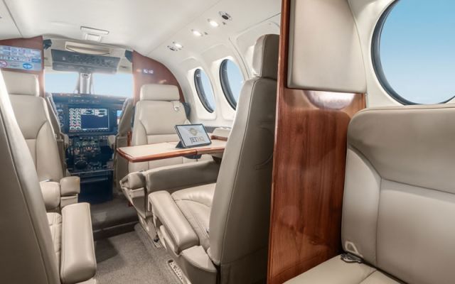 2000 Beechcraft King Air C90B for sale, France Beechcraft - Aircraft Turboprop