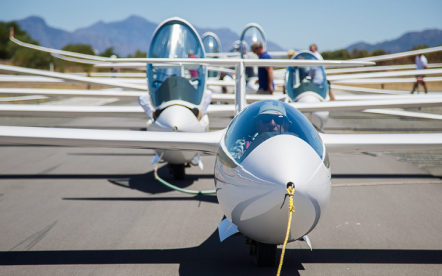 Jonker Sailplanes Jonker Sailplanes - Gliders Piston