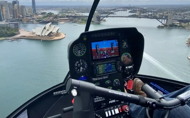 NEW R66 TURBINE WITH AIR-CONDITIONING Robinson - Helicopters Piston