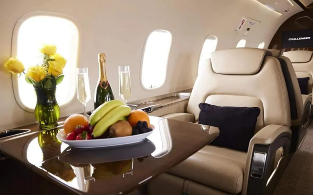 Challenger 350. Jet Charter Bombardier - Aircraft Turbofan