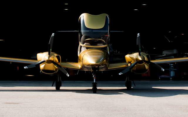 Twin-engine Aircraft DA42 Diamond - Aircraft Piston