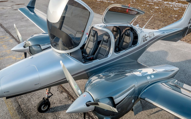 Twin-engine Aircraft DA42 Diamond - Aircraft Piston