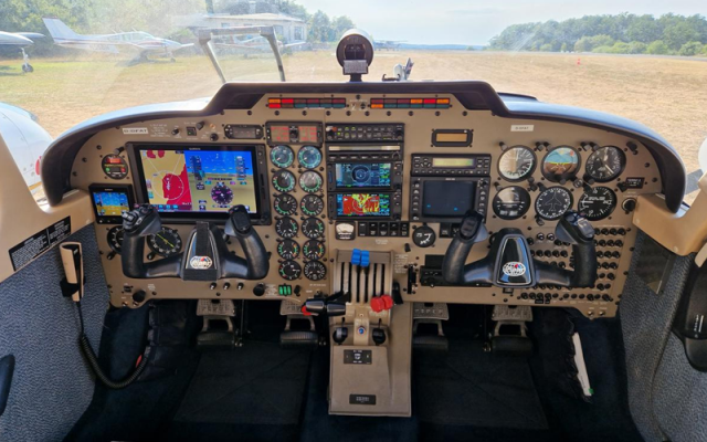 Piper PA-34-220T Seneca V Piper - Aircraft Piston